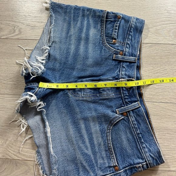 Levi’s 501 Cut Off Raw Hem Medium Wash Jean Shorts - Picture 9 of 10